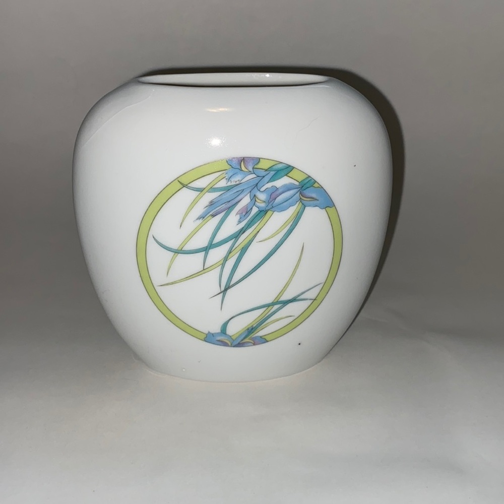Narrow oval vase with floral accent